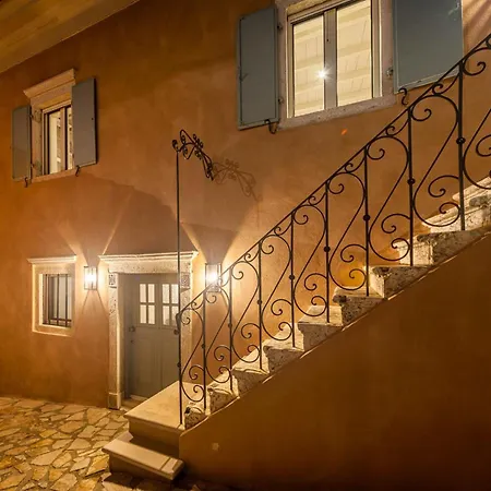 Villa Achillion Casa Conti 1840 *